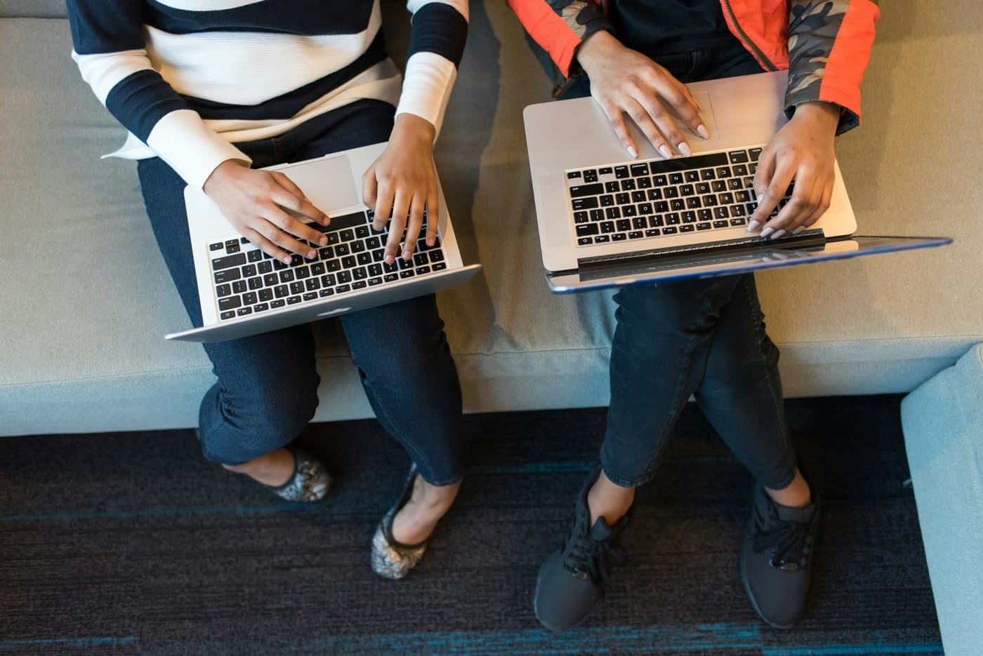 Travail administratif sur ordinateur